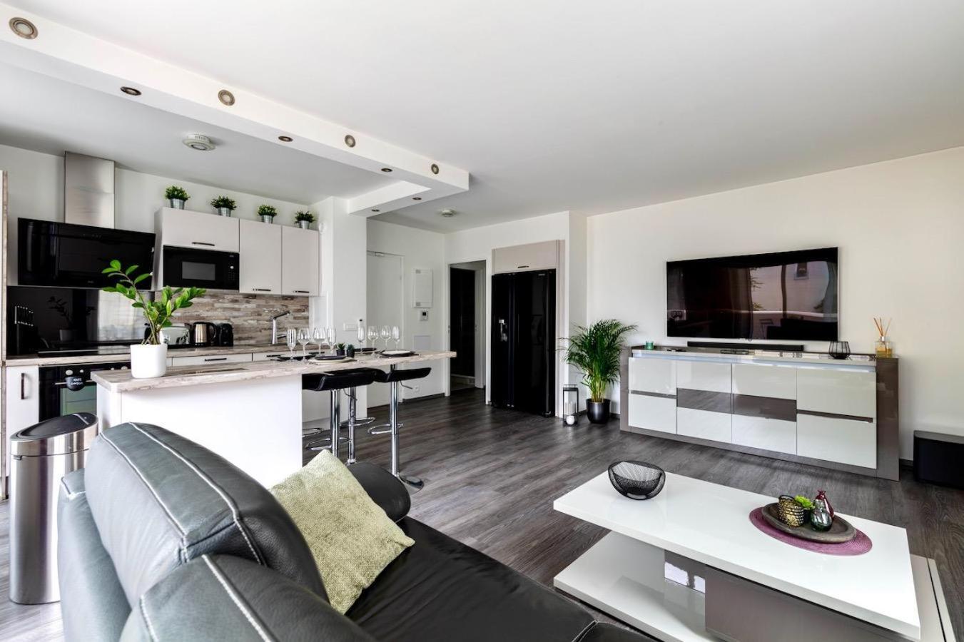 Charmant Refuge Avec Jardin, A 6 Minutes A Pied Du Metro Creteil L Echat-Lovely Retreat With Garden, Located A 6-Minute Walk From Creteil L Echat Metro Station Εξωτερικό φωτογραφία