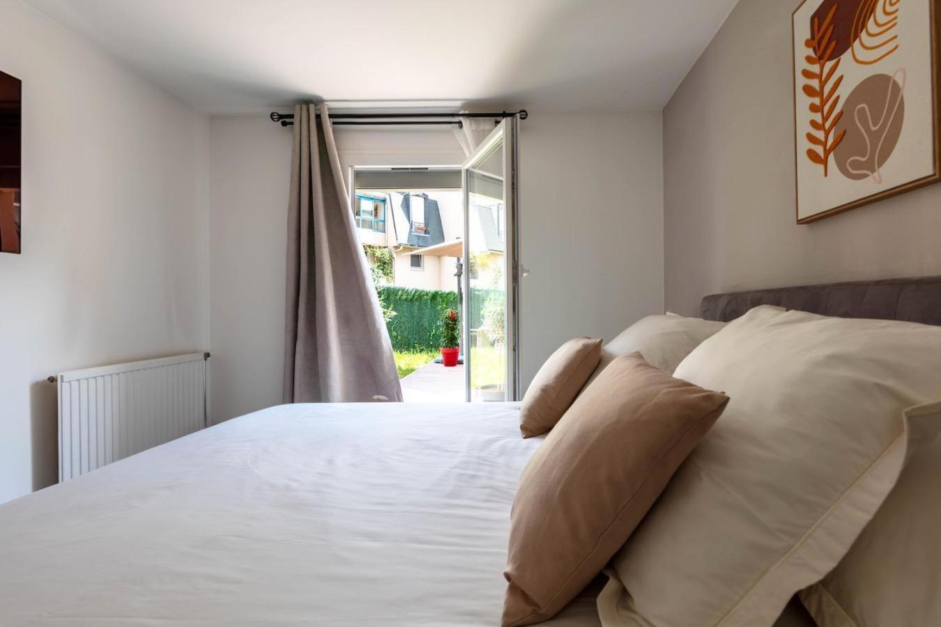Charmant Refuge Avec Jardin, A 6 Minutes A Pied Du Metro Creteil L Echat-Lovely Retreat With Garden, Located A 6-Minute Walk From Creteil L Echat Metro Station Εξωτερικό φωτογραφία